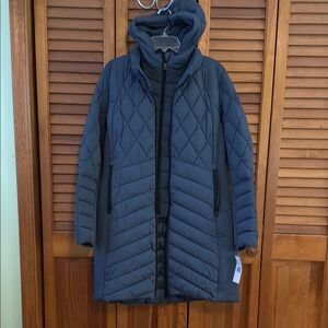 NWT Bernardo Puffer Coat with detachable hood
